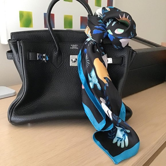 Multicoloured satin scarf Motif: hands, stars, moon, sun, planets, pineapples - Picture 5 of 8